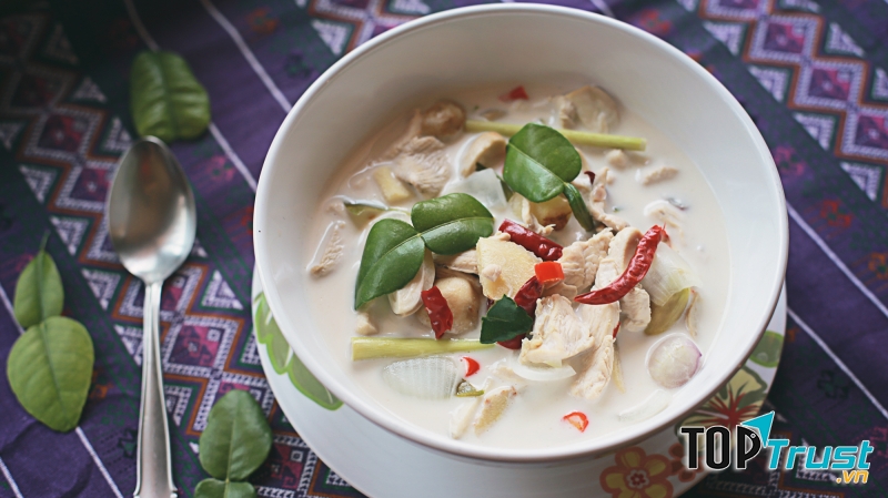 Súp gà nước cốt dừa