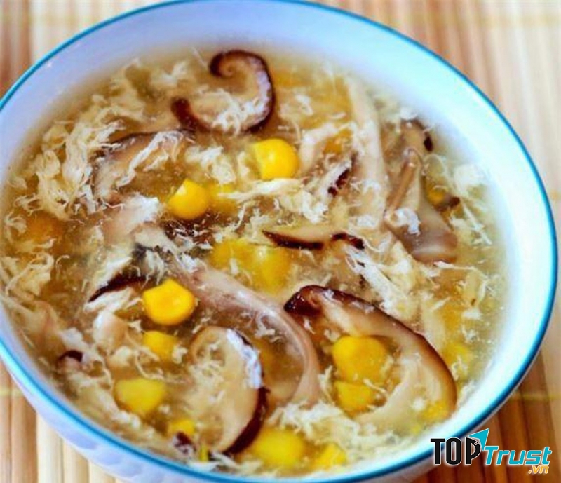 Súp gà và nấm hương