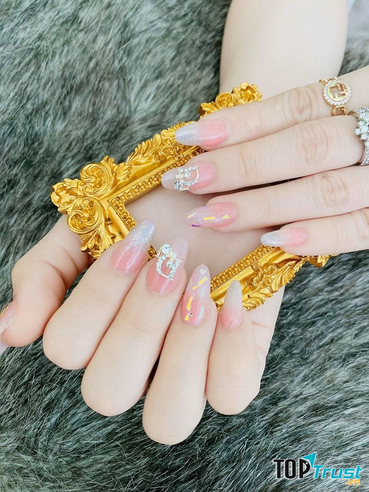 Suri Nail