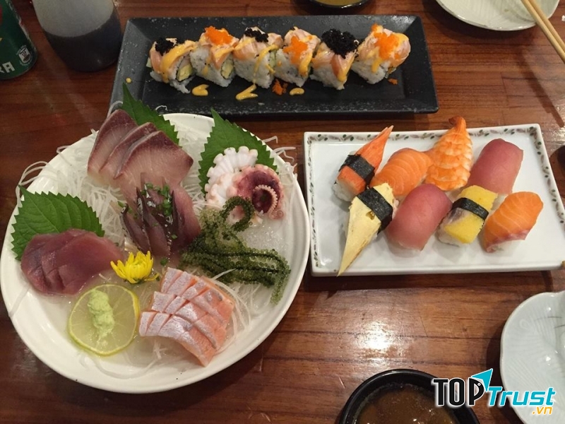 Menu của quán khá đa dạng với nhiều lựa chọn về hương vị và nguyên liệu