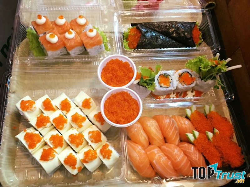 Đặc biệt, nhân viên sẽ tư vấn rất rõ ràng về nguyên liệu của món ăn, để thực khách có sự lựa chọn phù hợp khẩu vị nhất.