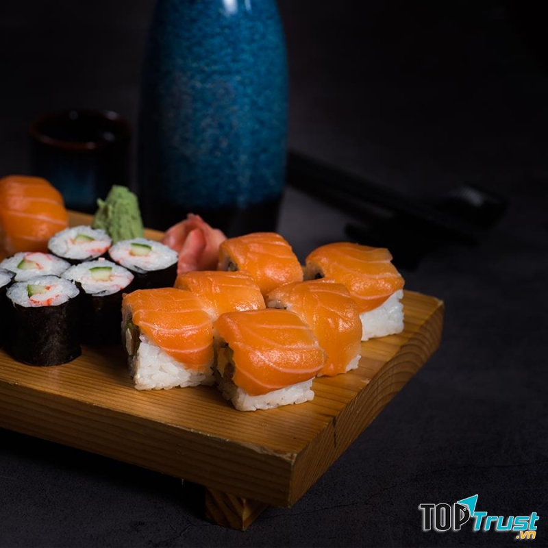 Sushi cá hồi