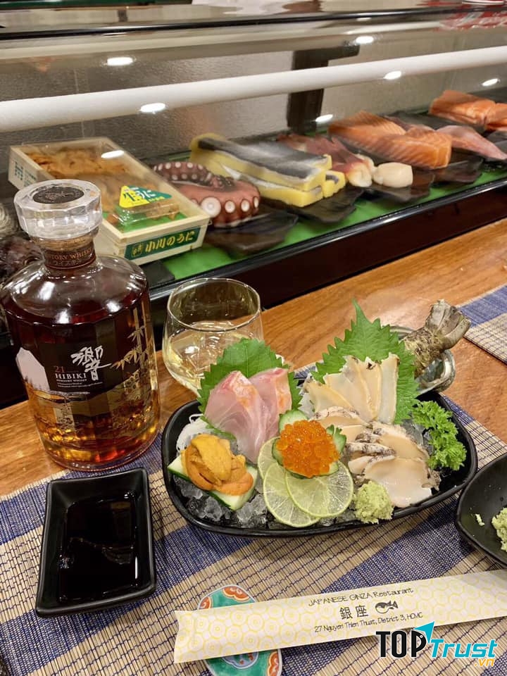 Đến với Nhật Bản thực khách không thể bỏ qua Ginza - con đường sầm uất nổi tiếng cùng với các nhà hàng quán ăn sushi.