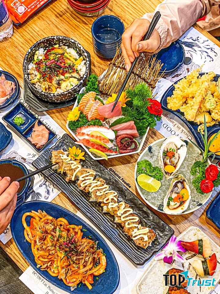 Nhà hàng Sushi Haru có thực đơn với hơn 120 món ăn với đa dạng các chọn lựa cho thực khách
