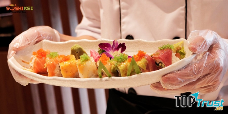 Món sushi hấp dẫn tại nhà hàng