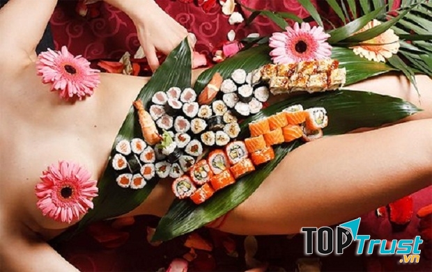 Tờ Telegraph nhận xét đây là món ăn thô tục nhất thế giới, bất chấp việc những món ăn được trình bày khá đẹp mắt và tinh tế.