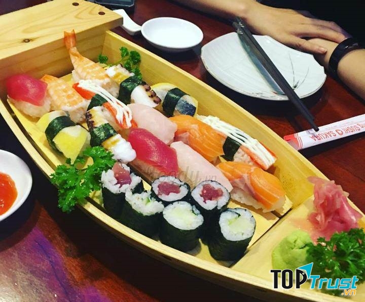 Sushi thập cẩm vô cùng bắt mắt, hấp dẫn