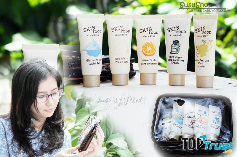 Chủ của Susu Shop bên một sản phẩm của mình