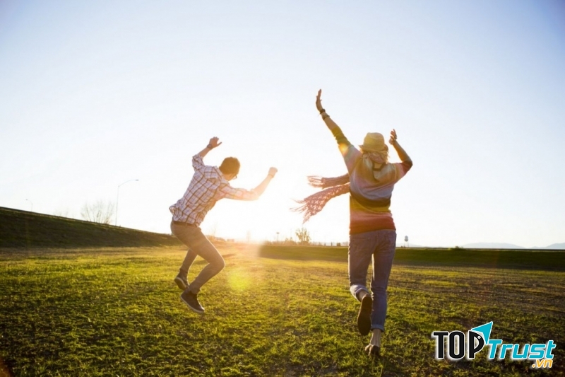 Hãy thường xuyên bày tỏ tình cảm, quan tâm vô bờ bến theo cách mà họ có thể cảm nhận được