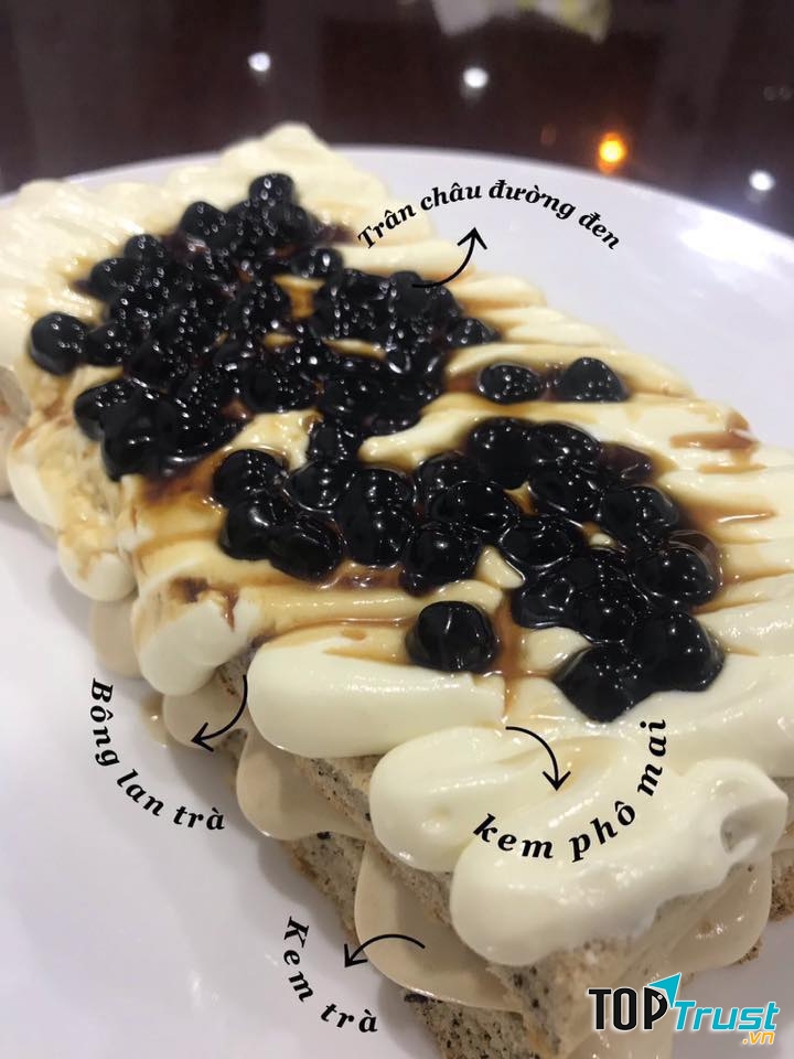 Cận cảnh chiếc bánh trà sữa hấp dẫn của Sweet Cake