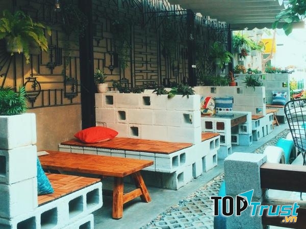 Không gian ngoài trời của Sweeties Milktea & Coffee