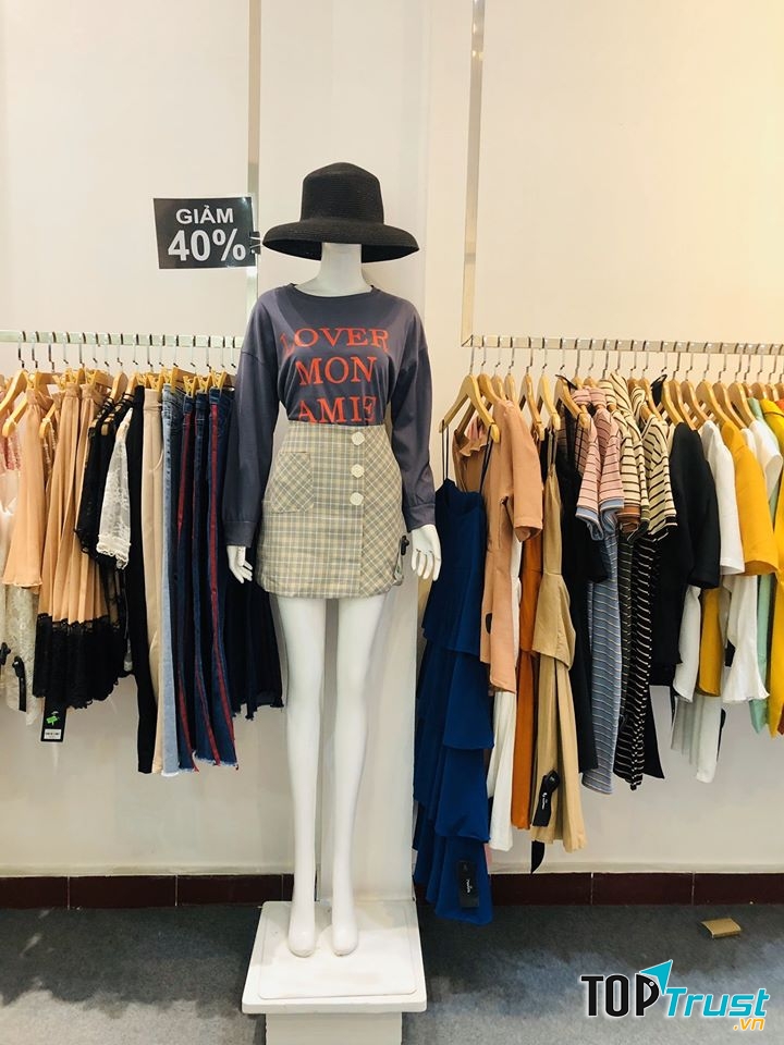 Áo thun với một chiếc chân váy đã có thể tạo nên cá tính