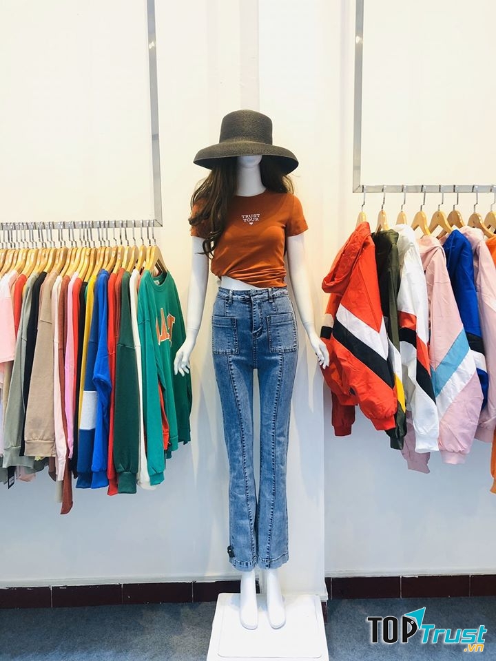 Áo thun họa tiết đơn giản