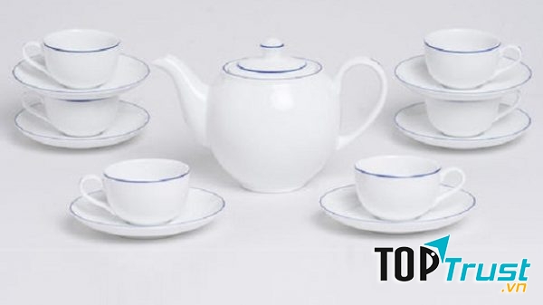 Bộ ấm chén của gia đình tôi trông rất bắt mắt