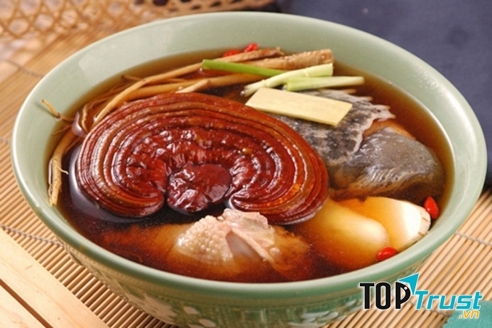 Canh linh chi thơm ngon và bổ dưỡng.