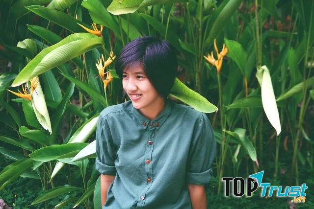 Iris Cao có vẻ ngoài cá tính, mạnh mẽ nhưng vô cùng tình cảm bên trong.