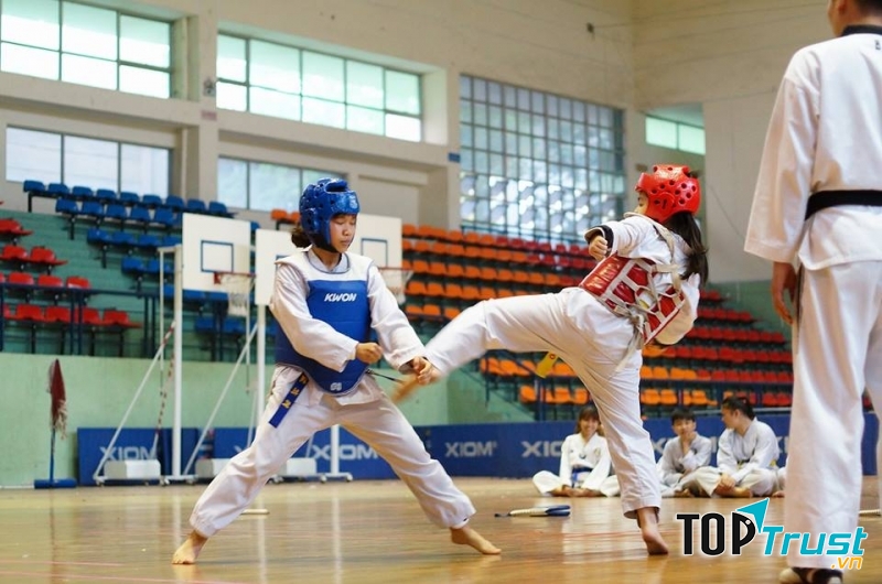 Các môn sinh luyện tập
