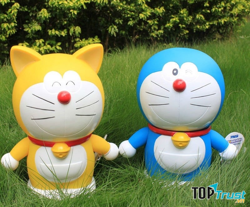 Hai phiên bản vàng và xanh đáng yêu của Doraemon