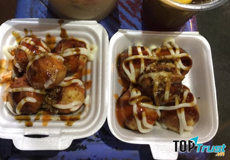 Takayoki ở Bến Ninh Kiều có vị bánh ngon, nhân bánh có bạch tuộc nhiều