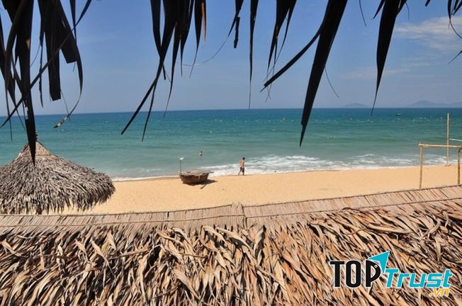 Tắm biển An Bàng