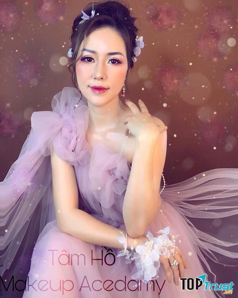 Tâm Hồ Makeup Academy