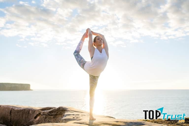 Tắm nắng đúng cách giúp bạn hấp thu Vitamin D hiệu quả