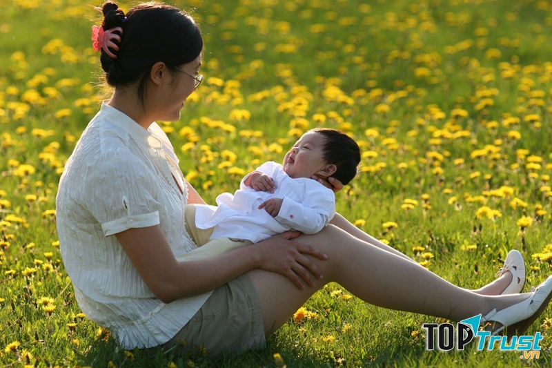 Tắm nắng cho bé liên tục trong vài tháng