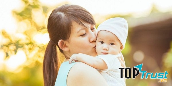 Tắm nắng cho con ngay từ lần đầu ra nắng