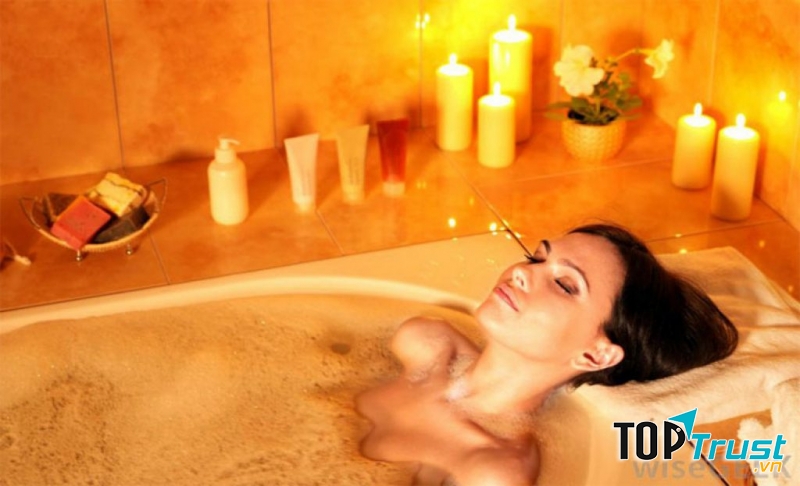 Tắm nóng giúp đốt cháy calo