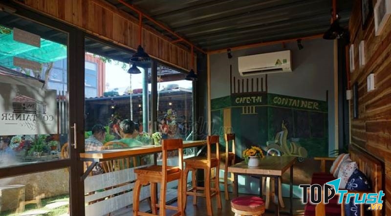 Không gian tại T&N Container Coffee VT