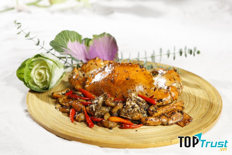 Món ăn gia đình hấp dẫn tại nhà hàng
