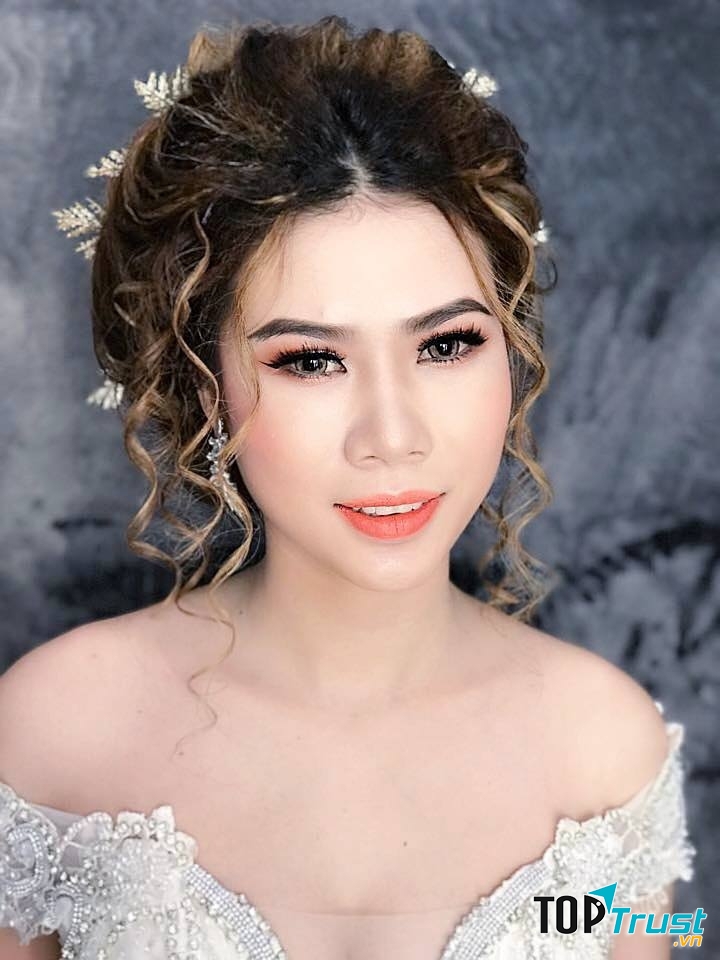 Tan Huynh Phan Make Up