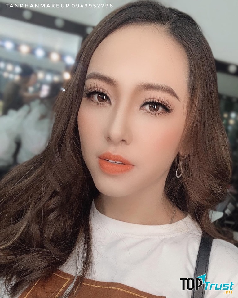 Tan Phan makeup
