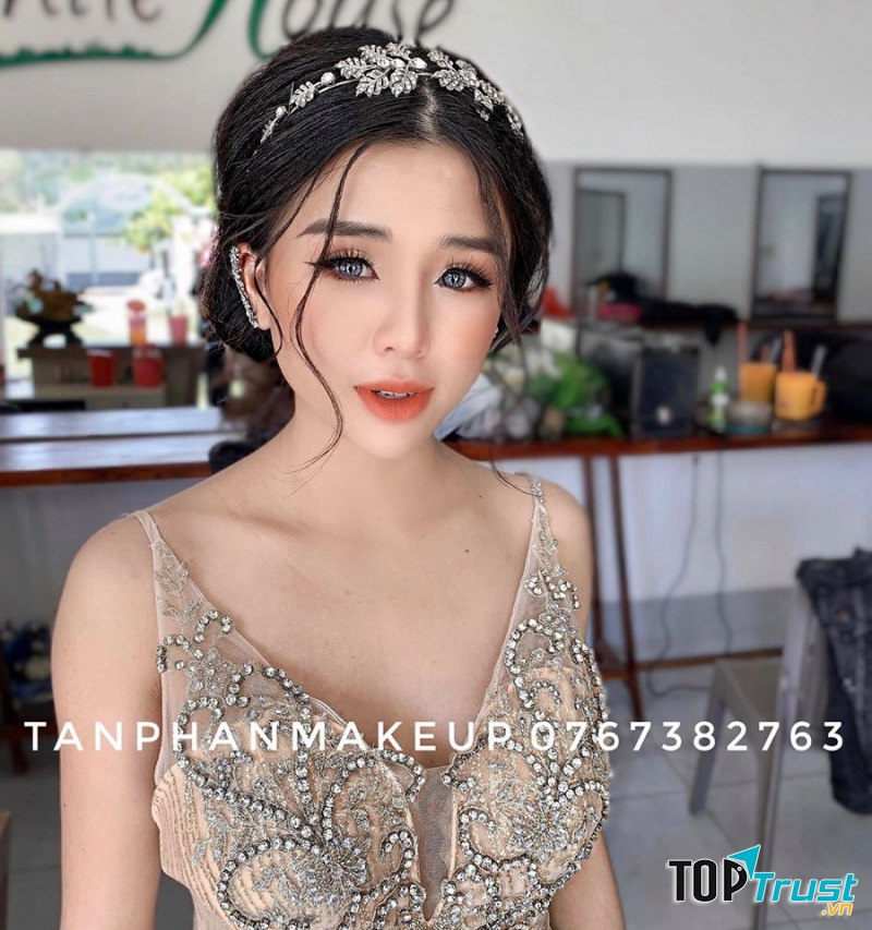 Tan Phan makeup