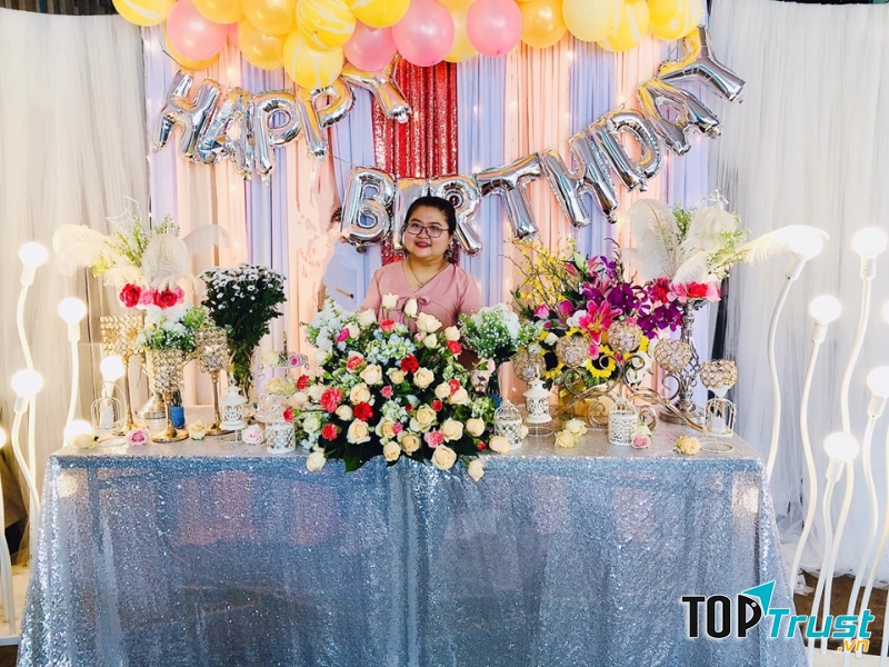 Với mẫu mã đa dạng, phong cách trang trí đa dạng và liên tục cập nhật xu hướng mới nhất, Tấn Sơn Decor sẽ khiến bạn hài lòng nhẩt