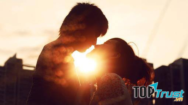 Đoạn clip ghi lại tất cả những kỷ niệm đẹp sẽ hâm nóng tình cảm của hai người