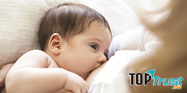 Dùng sữa mẹ