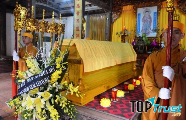 dịch vụ tang lễ trọn gói Duy Hậu có đội ngũ nhân viên nhanh nhẹn, chịu khó, lành nghề sẵn sàng làm mọi lúc, mọi nơi được yêu cầu.