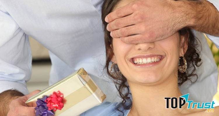 Chuẩn bị món quà đặc biệt và bất ngờ tặng vợ để gây ngạc nhiên