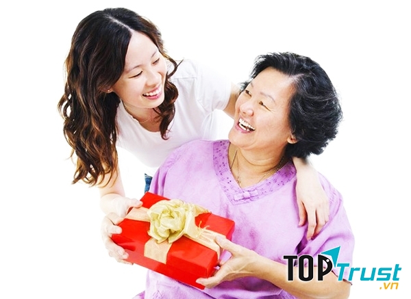Tặng quà cho mẹ