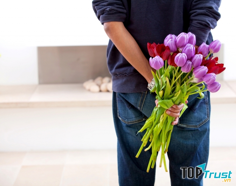 Chuẩn bị hoa để tặng bất kỳ ai mà bạn yêu thương