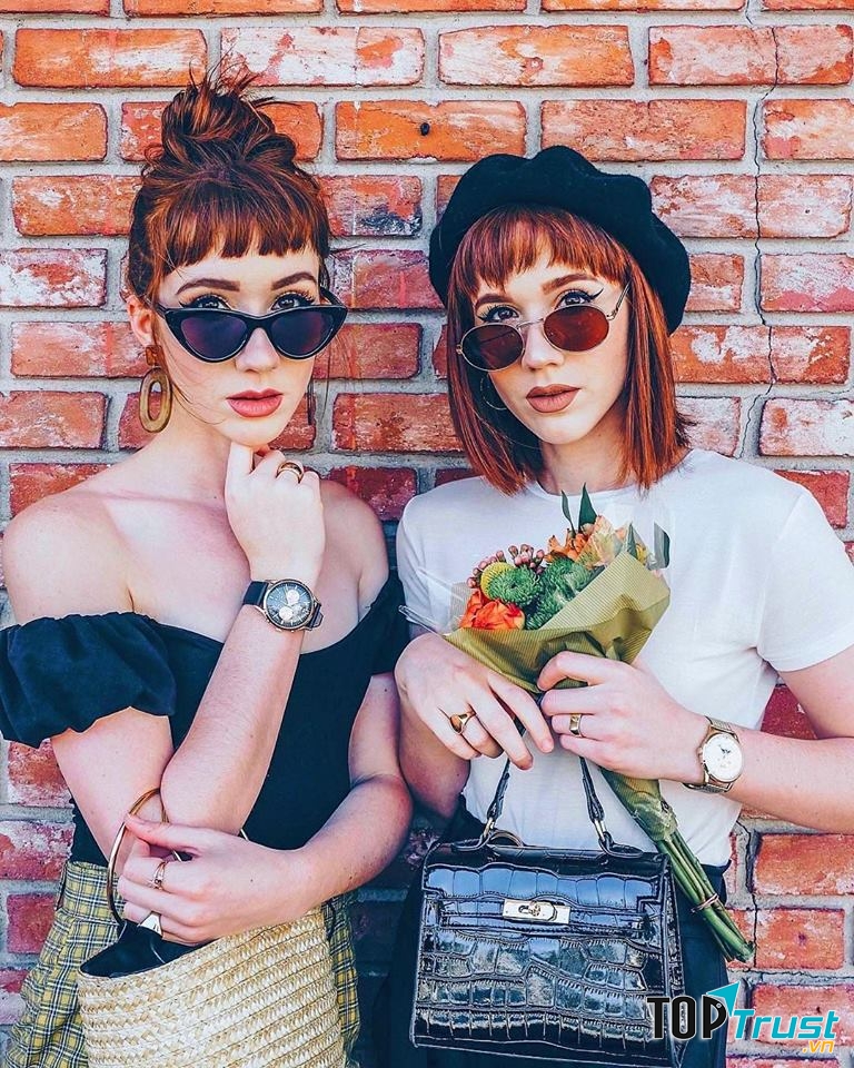 Họ tung tăng dạo bước trên phố, hay họ đi du lịch thì phụ kiện kèm theo là chiếc túi xinh xinh.