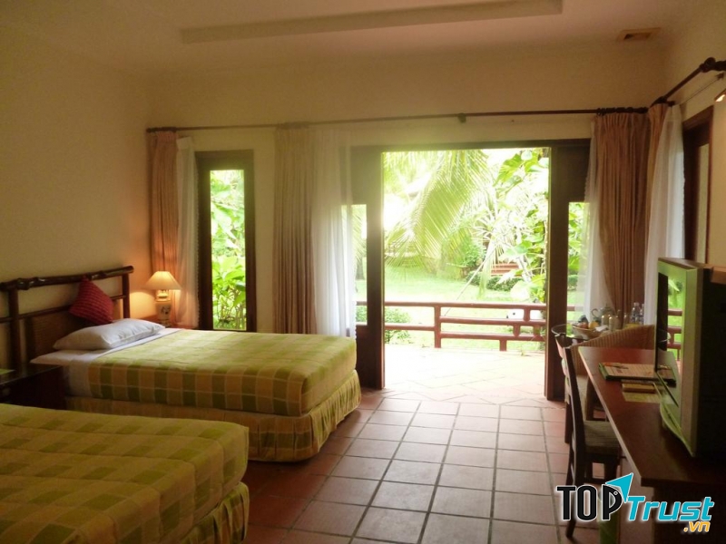 Ngoài ra dịch vụ ăn uống tại phòng cũng được cung cấp một cách chuyên nghiệp và nhanh chóng, đảm bảo dinh dưỡng và vệ sinh nên bạn hoàn toàn yên tâm.