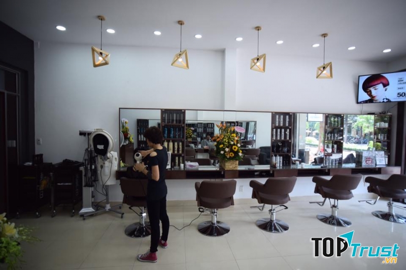 Tanny Vu salon