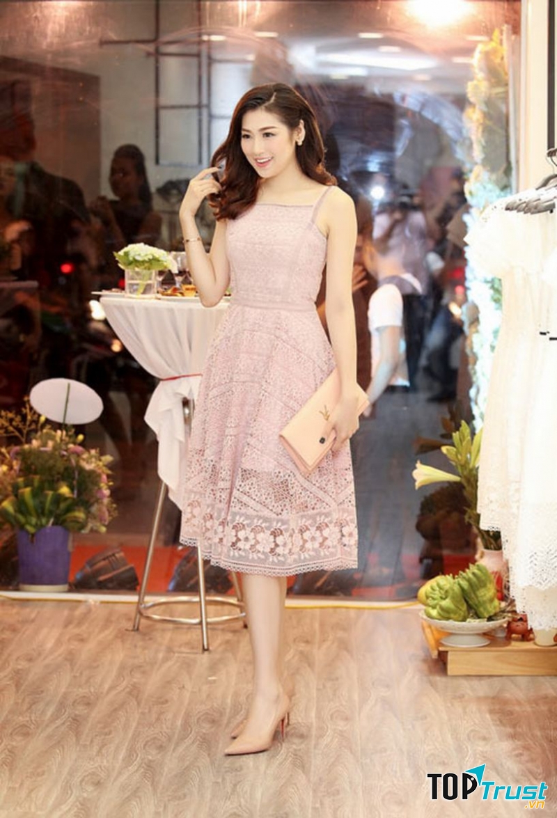 Tùy vào bữa tiệc cưới hay tùy vào dáng người mà chúng ta lựa chọn phụ kiện cho phù hợp nhé
