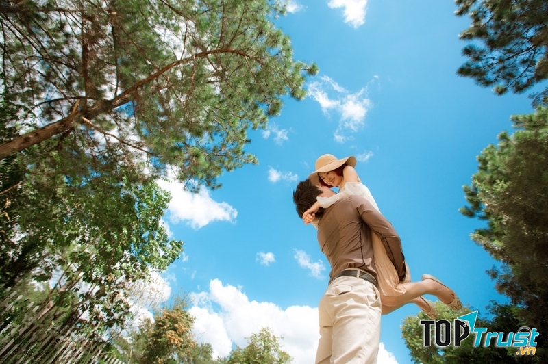 Tạo điều kiện để bộc lộ con người của nhau