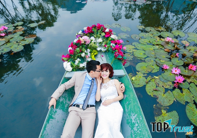 Tạo dựng nghề nghiệp chân chính, xây dựng gia đình cho con
