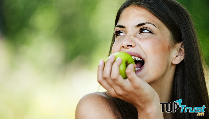 Ăn táo giúp thải độc gan hiệu quả