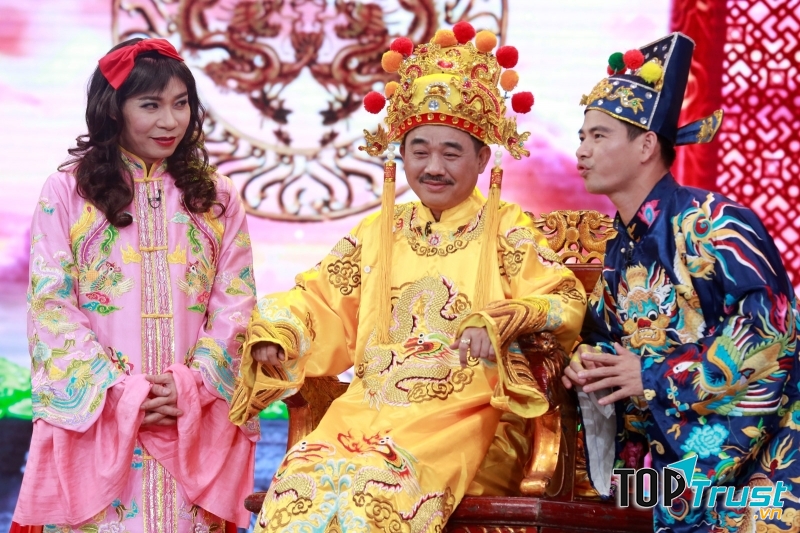 Nam Tào, Bắc Đẩu đang trò chuyện với Ngọc Hoàng