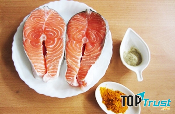 Cá hồi và nghệ vừa thơm ngon vừa góp phần ngăn ngừa ung thư